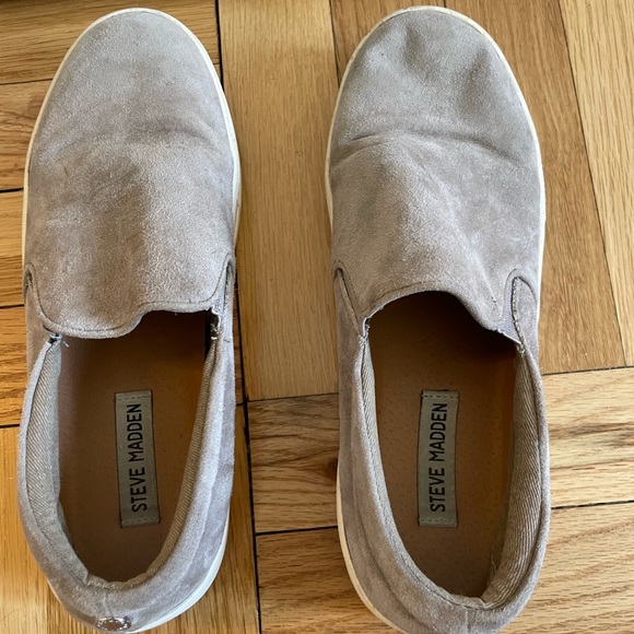 Steve Madden slip on velvet shoes size 8. - Picture 2 of 4